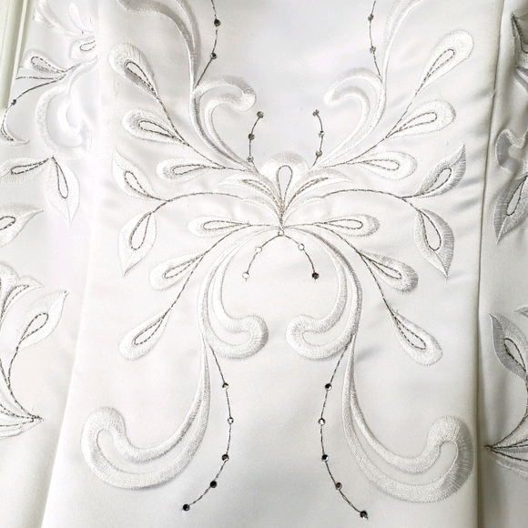 Vintage White Wedding Dress - Picture 3 of 7